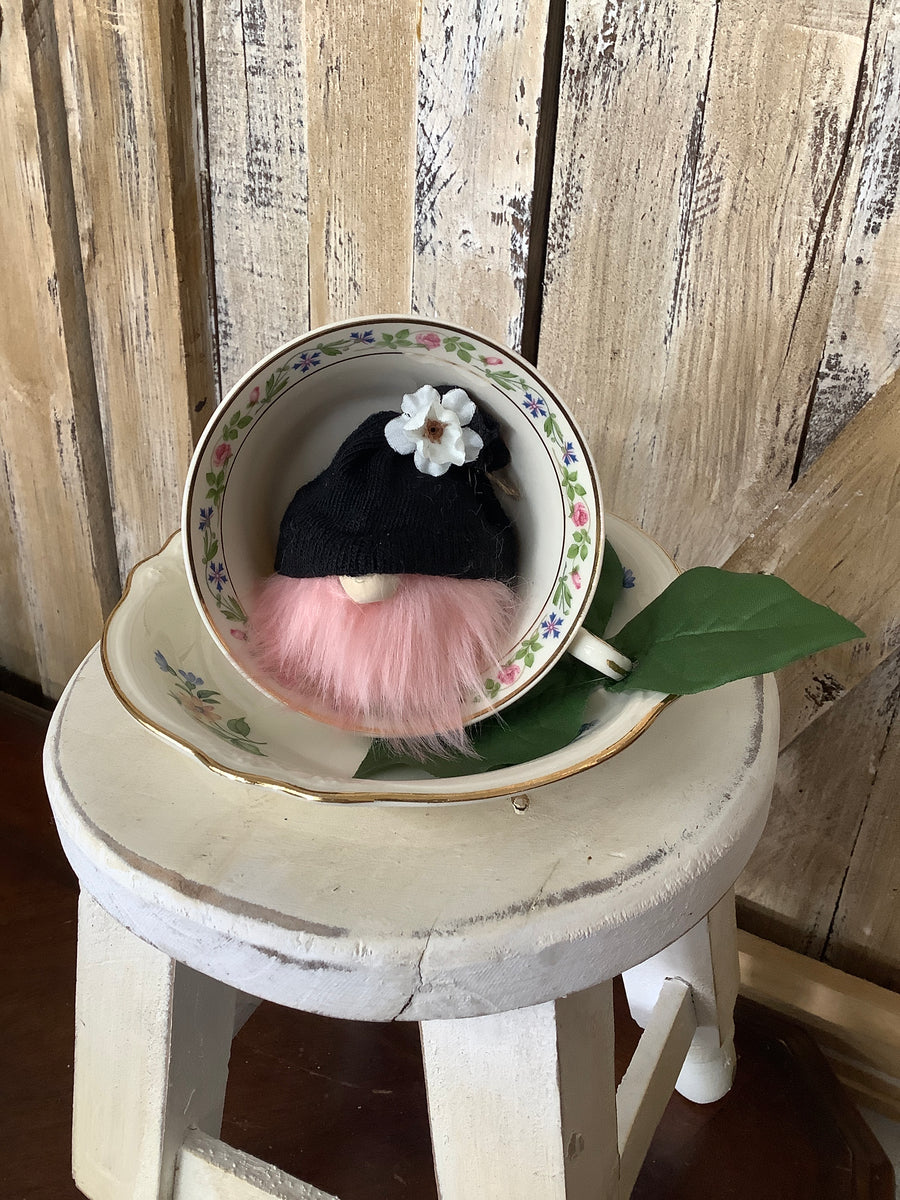 Black Hat Teacup Pink Gnome