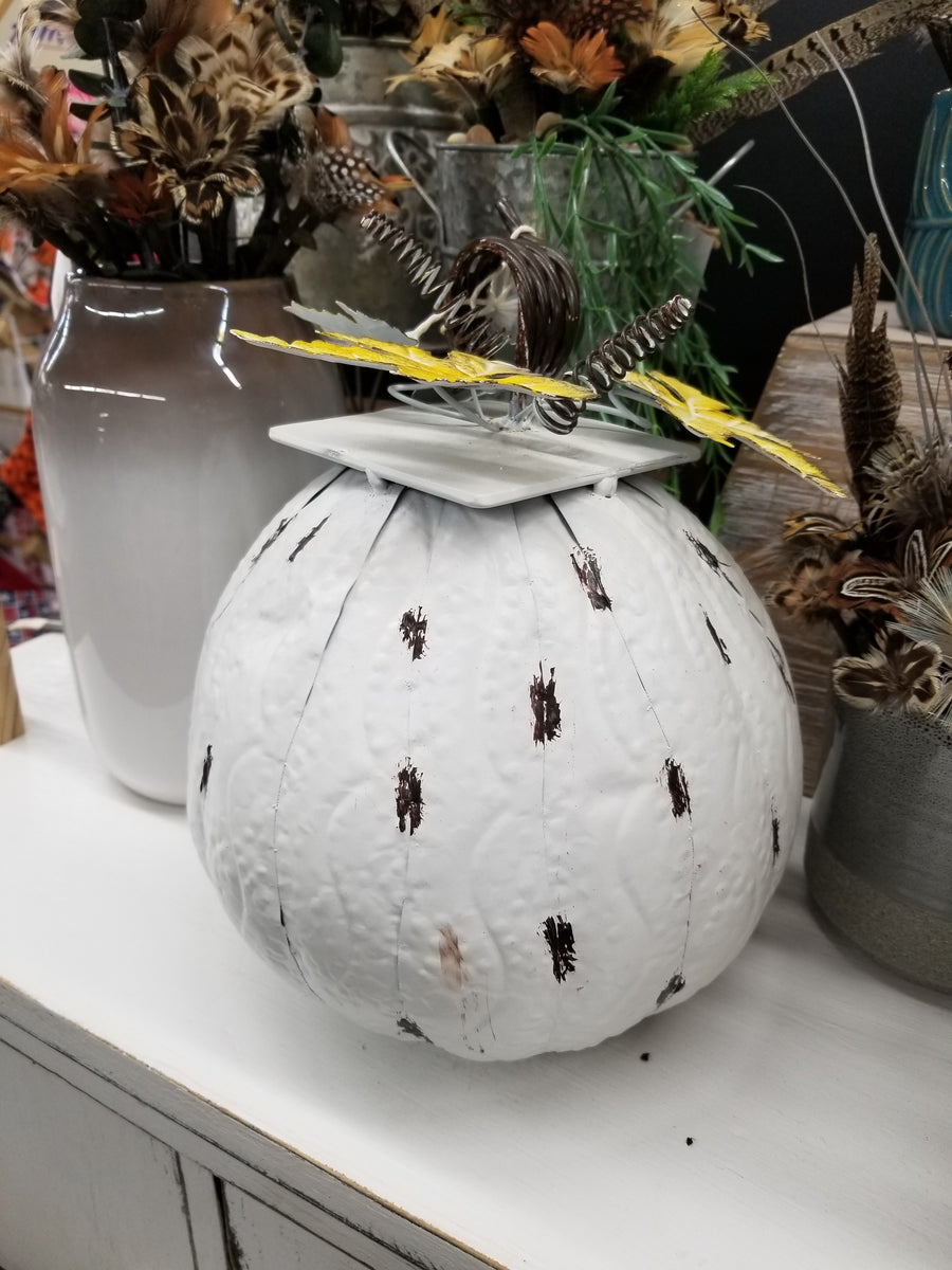 White Metal Pumpkin With Leaves