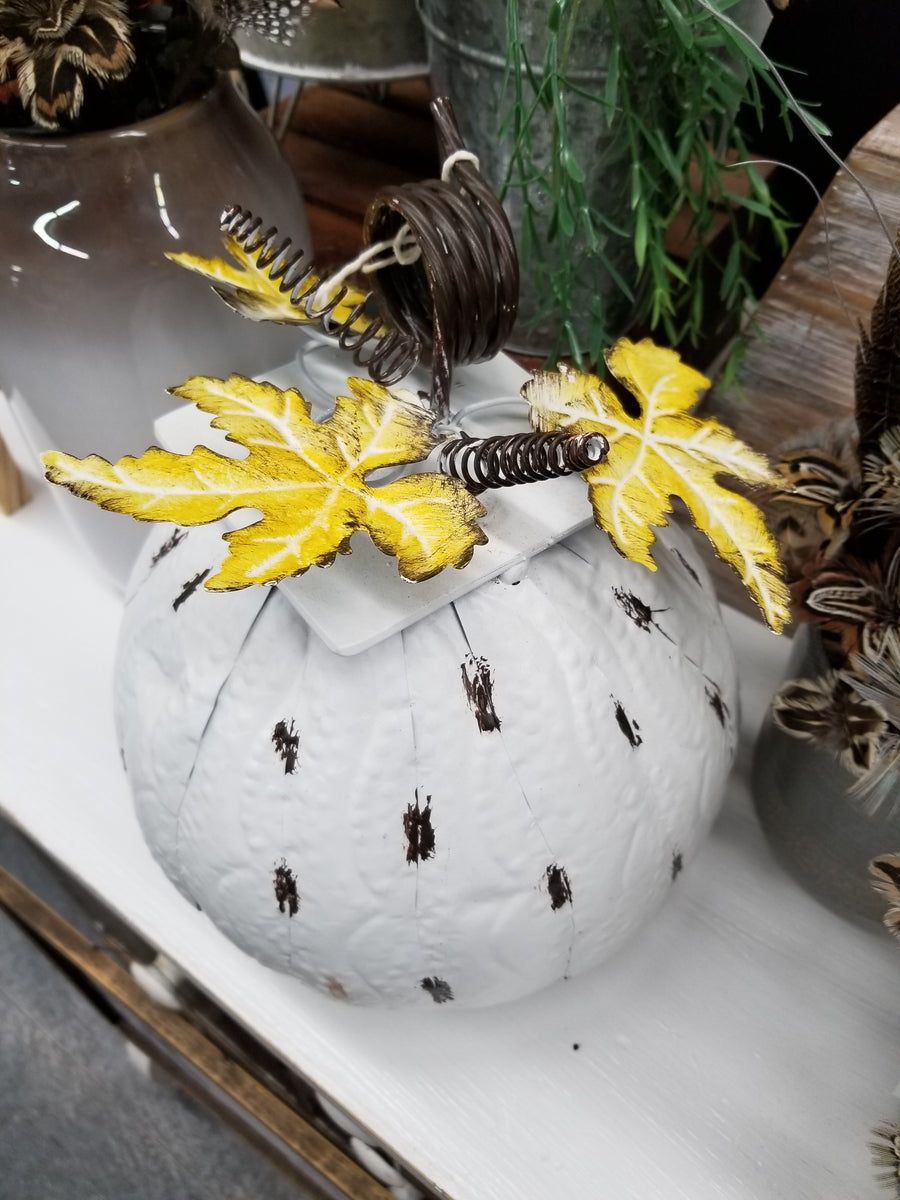 White Metal Pumpkin With Leaves