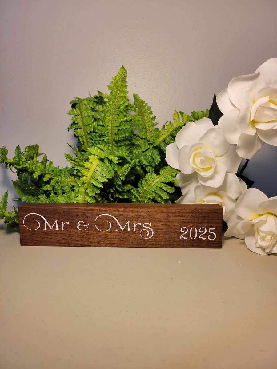 Mr + Mrs 2025 Block Sign