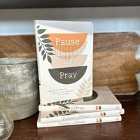 Pause and Pray :180 Encouraging Devotional Prayers For Women