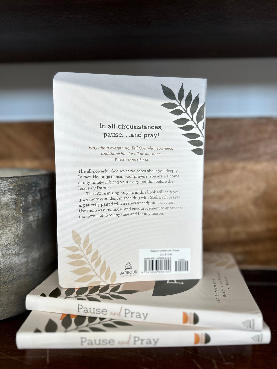 Pause and Pray :180 Encouraging Devotional Prayers For Women