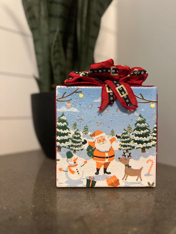 Santa and Friends Ribbon Holiday Shelf Sitter